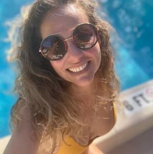 Meet your Posher, Camila